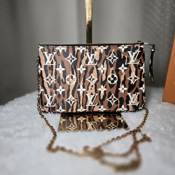 🔥 Louis Vuitton Pochette Double Zip Monogram Giant Jungle LIKE NEW! 🔥 - Picture 2 of 14